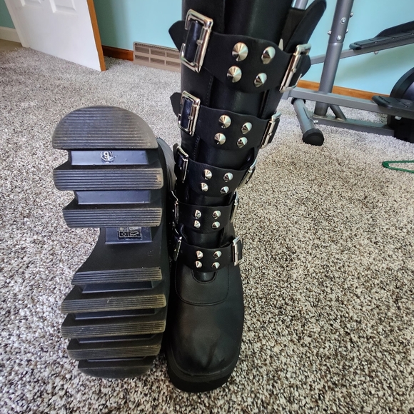 Platforms - Picture 6 of 10